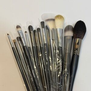 Korean made Piccasso Pro Makeup brushes lot of 14 NEW!!